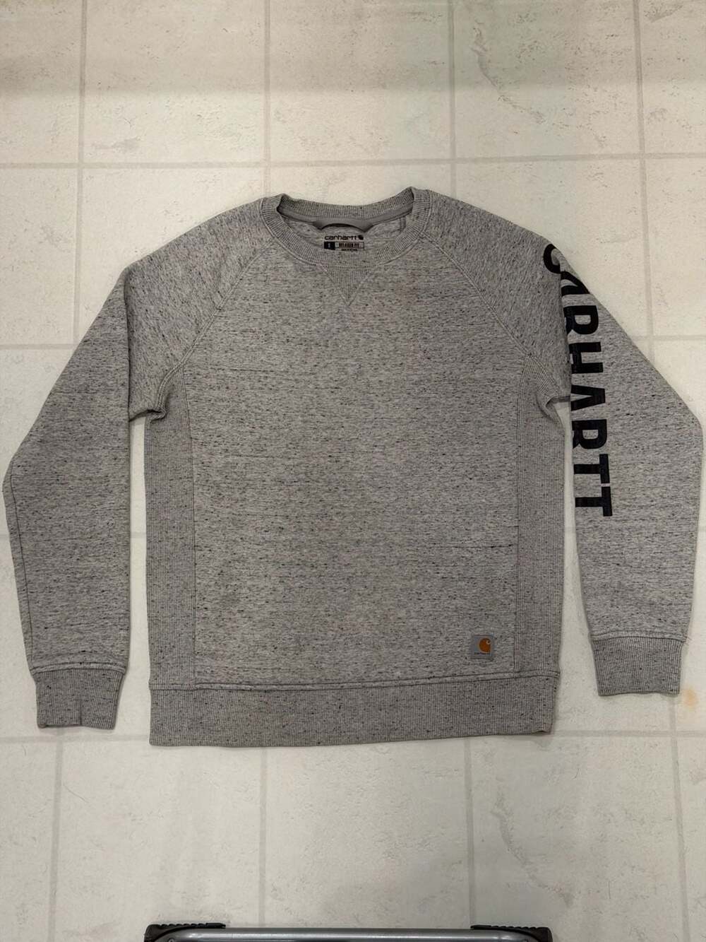 Carhartt Women's Relaxed Fit Midweight Crewneck Sleeve Graphic Sweatshirt 888